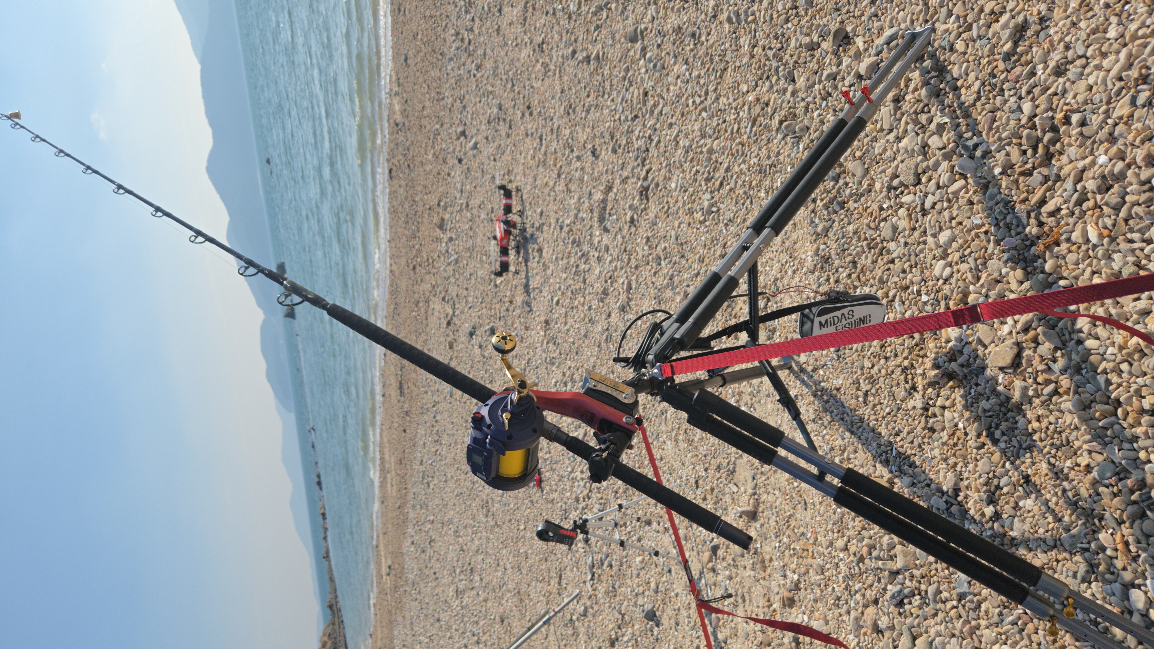 실용신안등록출원 제20-2025-0002134호(낚시용 전동릴 삼각대, 조성호, 